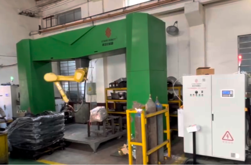 斯塔克機(jī)器人鈑金包覆龍門架三維激光切割機(jī)